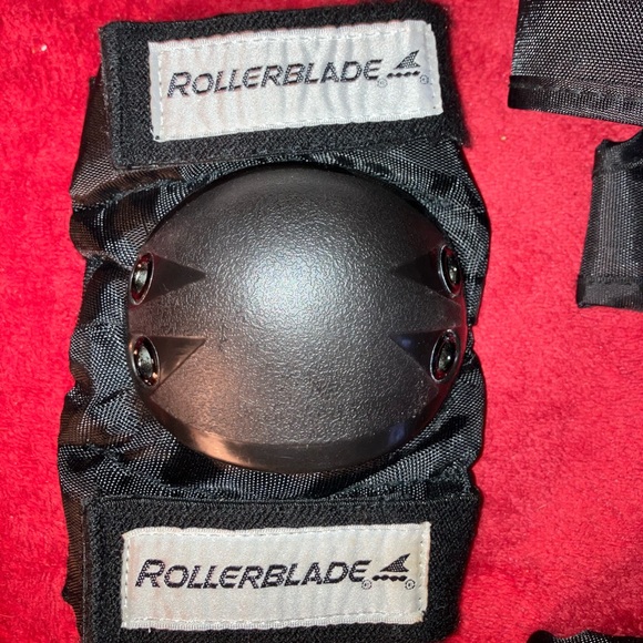 ROLLERBLADE SAFETY GEAR - Picture 3 of 6